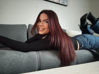 Alter: 31 / Zwilling - Alter: 167 / schlank - Geschlecht: weiblich - Ausrichtung: bisexuell - Haare: brünett / mittellang - Piercing: keins - bewebmaster-Alter: D - Hautfarbe: weiss - Augen: braun - Rasur: teilrasiert